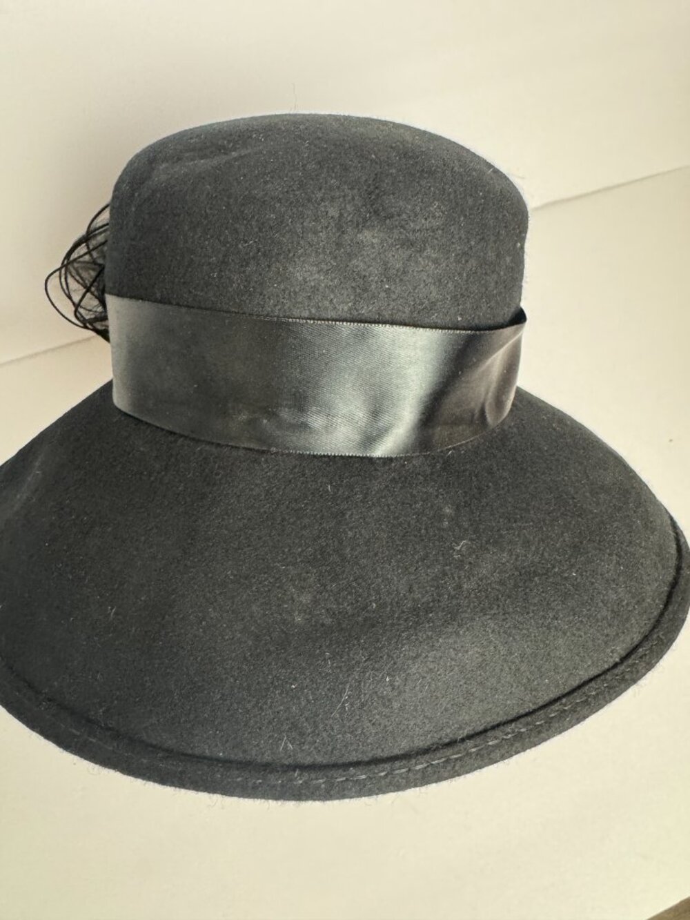 Vintage Wool Black Hat Mesh Bow Satin Ribbon AS IS - Picture 4 of 8
